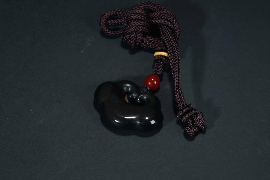 上海都达杂项专场十八（全场包邮） 天然黑曜石祥云锁吊坠挂件 附鉴定证书