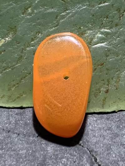 精美川料樱桃红南红玛瑙随形卡子一个， - 精美川料樱桃红南红玛瑙随形卡子一个，