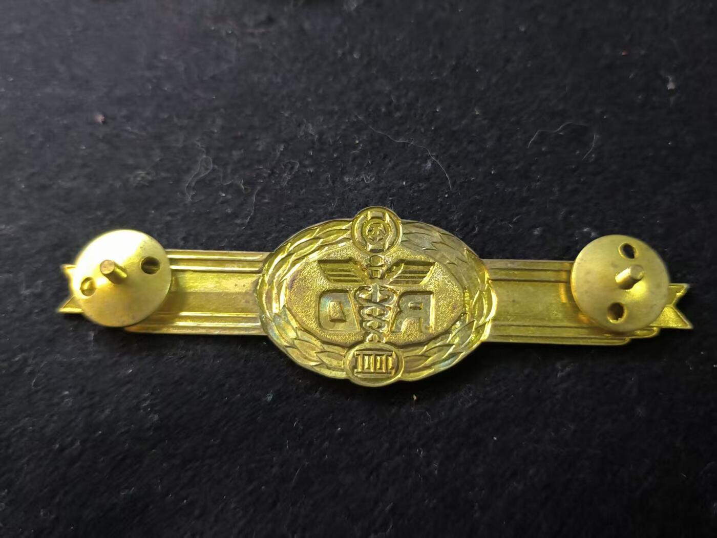 （店主清仓 大量自藏 制服徽章盛宴）罗岚⭐爱藏⭐甄选专拍第五场-分享拍场赚佣（实体经营） 民主德国人民军三级医疗技能章 好品带背轮出造型必备 美品