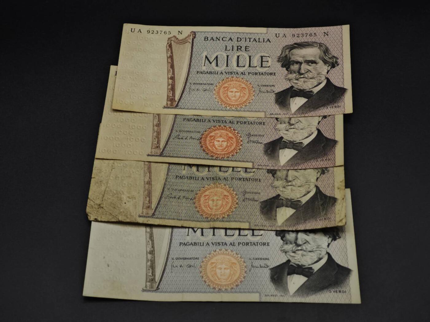 【淘币小摊】实时拍第八百五十九拍   无佣金福利纸币场   满百包邮可预留二周 每周一统一发货   意大利1000里拉纸币4张【有折】