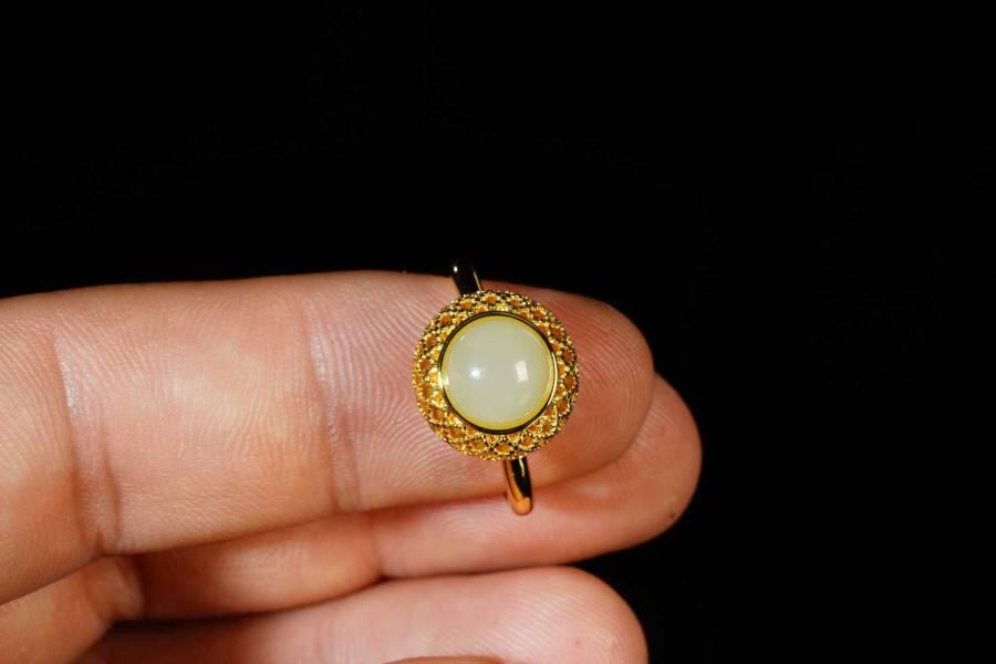 上海都达杂项专场十八（全场包邮） 天然 和田玉蛋面戒指 附鉴定证书