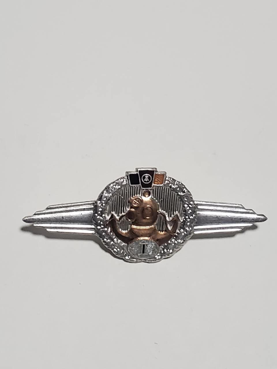 韵星假日军品类拍卖第三十九期暨默多克中校夫妇专场 -- Rimey Holidays Militaria Auction 39 & The Modoks Collection  民主德国60版本一级人民军潜水证章 早期版本 非常少见的特殊证章 转轮版