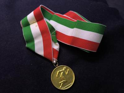 （清仓 大量自藏 制服徽章盛宴）罗岚⭐爱藏⭐甄选专拍第五场-分享拍场赚佣（实体经营） - 匈牙利人民共和国1988凯奇凯梅特田径锦标赛奖牌