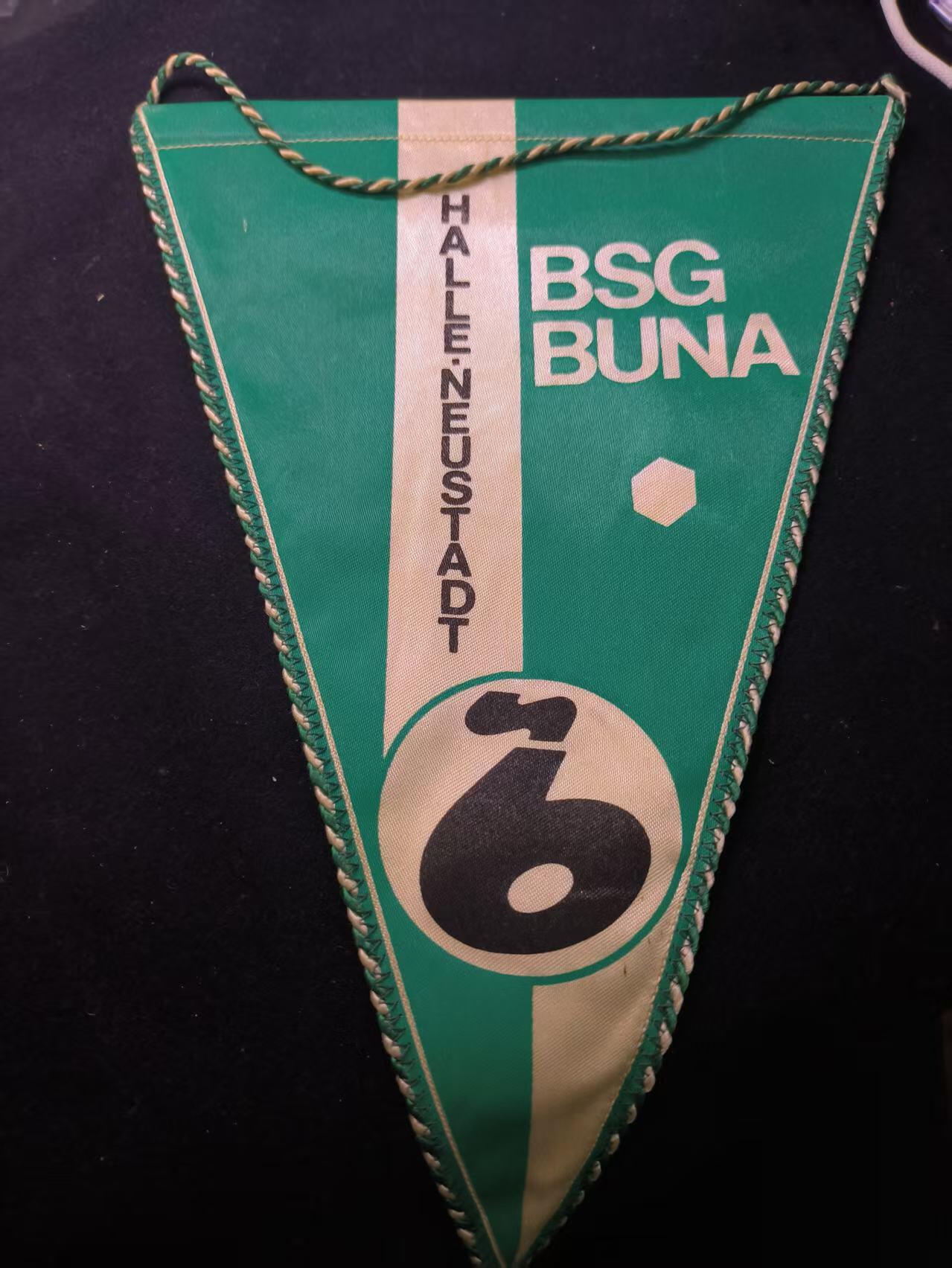 （店主清仓 大量自藏 制服徽章盛宴）罗岚⭐爱藏⭐甄选专拍第五场-分享拍场赚佣（实体经营） 民主德国哈勒新城区足球俱乐部 BSG Chemie Buna Halle-Neustadt 队旗