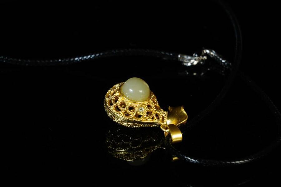 上海都达杂项专场十八（全场包邮） 天然镀金福袋嵌和田玉蛋面挂件 附鉴定证书