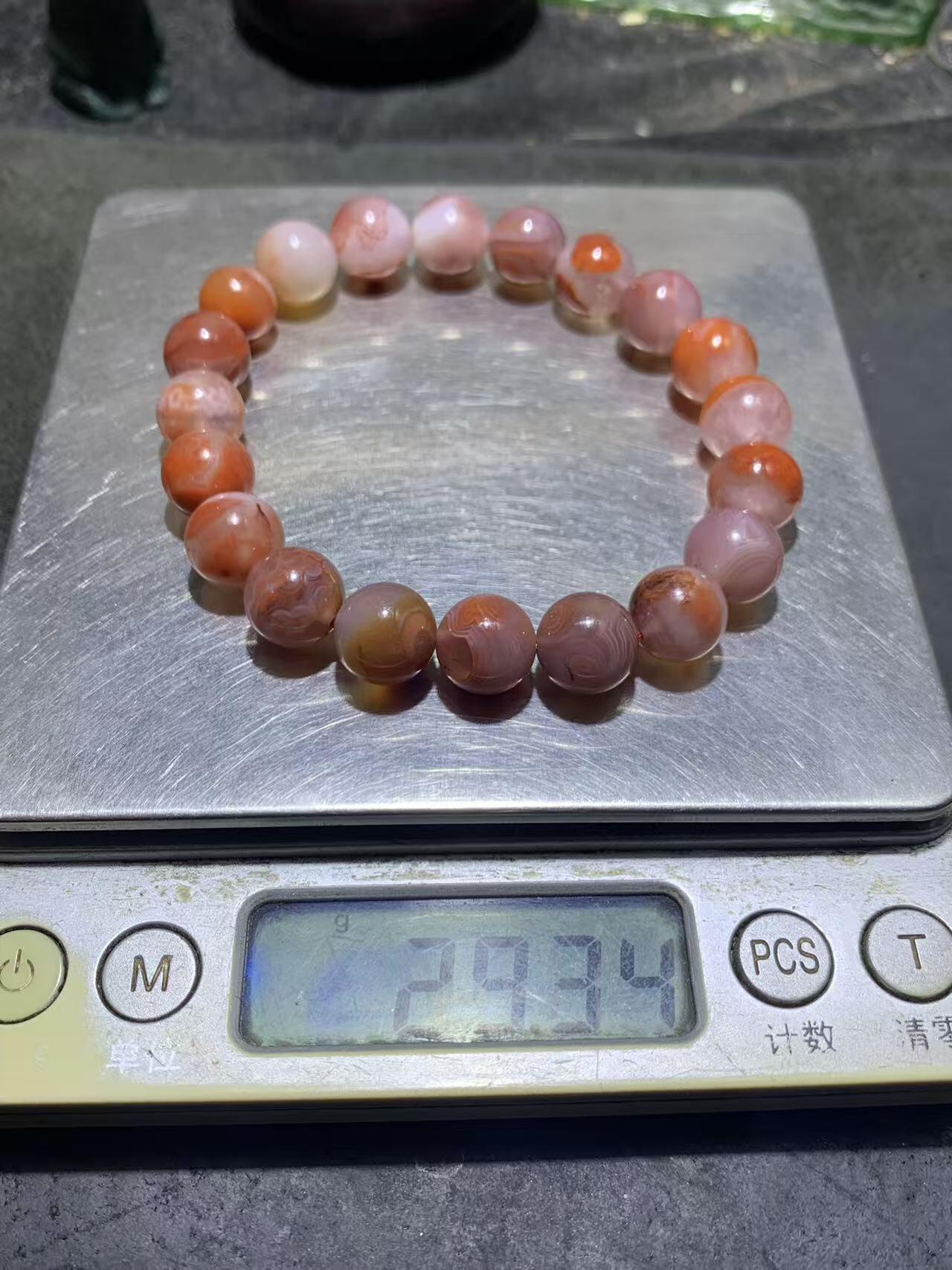 精美川料南红玛瑙单圈手串一条，