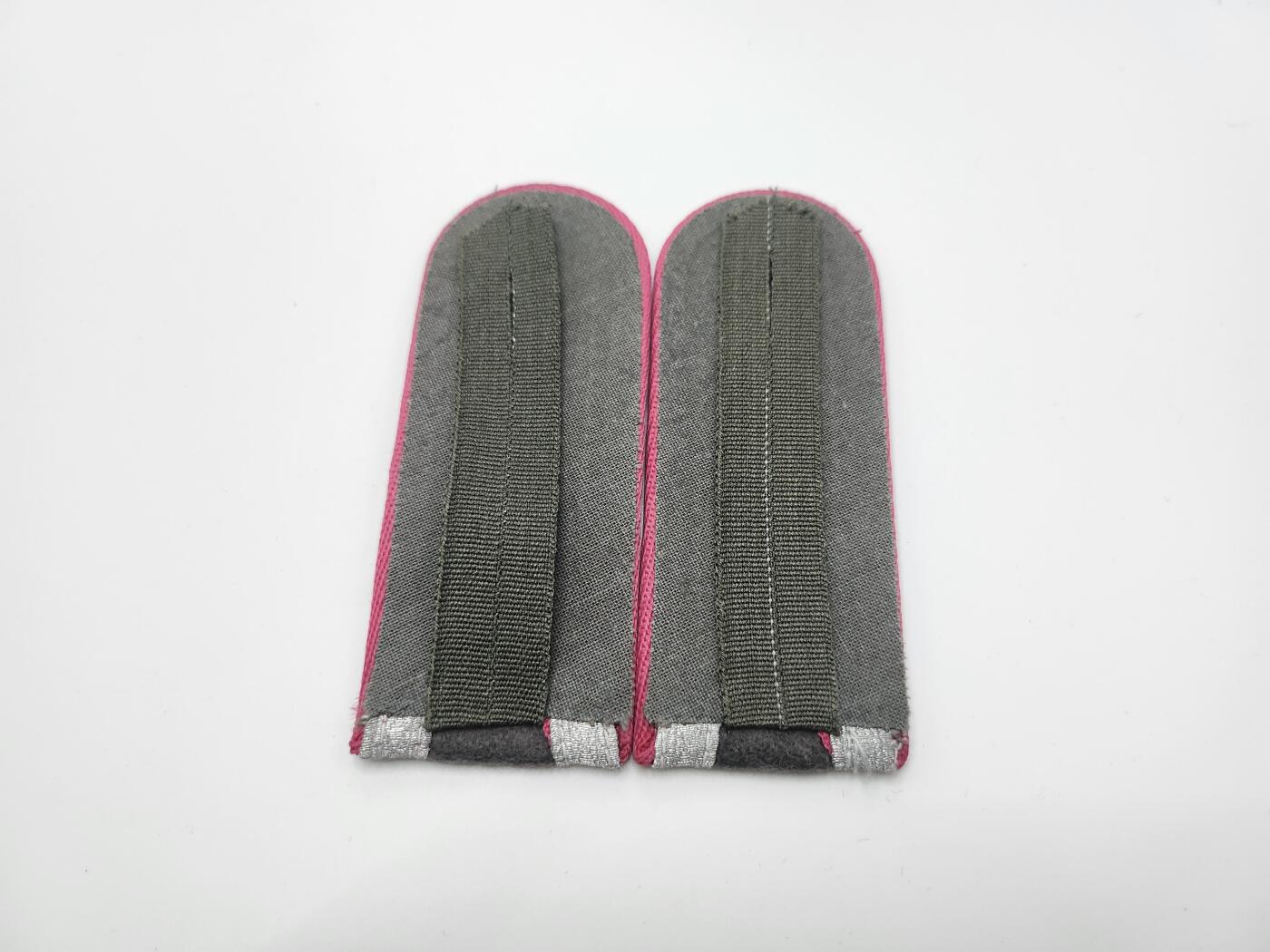 南水社第二次拍卖 东德人民军装甲兵下士肩章（一对）