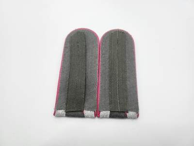 南水社第二次拍卖 东德人民军装甲兵下士肩章（一对）