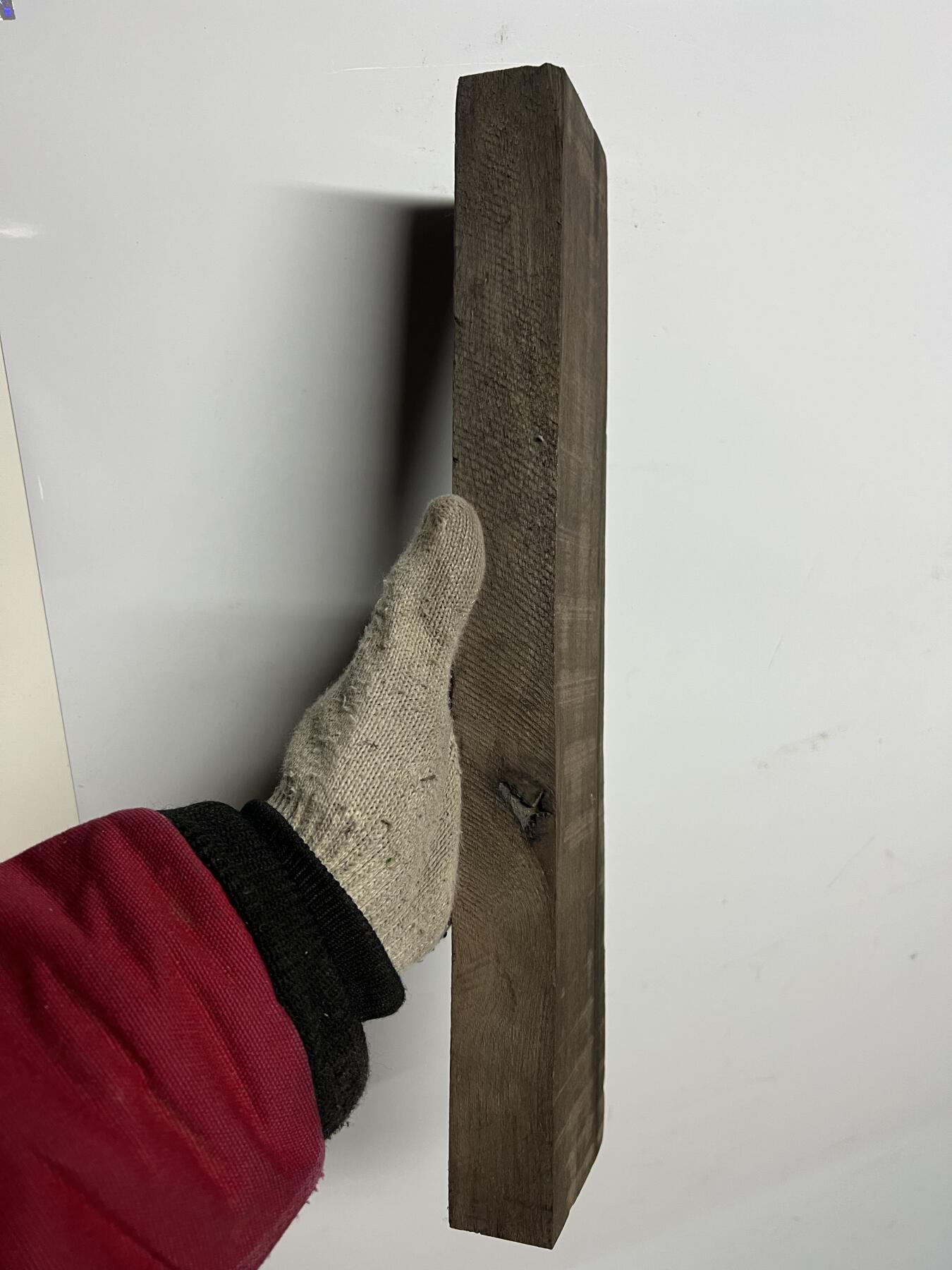 零元拍：NO.6 爆满金丝乌木金丝楠 可做镇尺 切牌子，无需打磨就已经金光闪闪。满金丝药香，尺寸约：35/6.3/3.3厚CM。