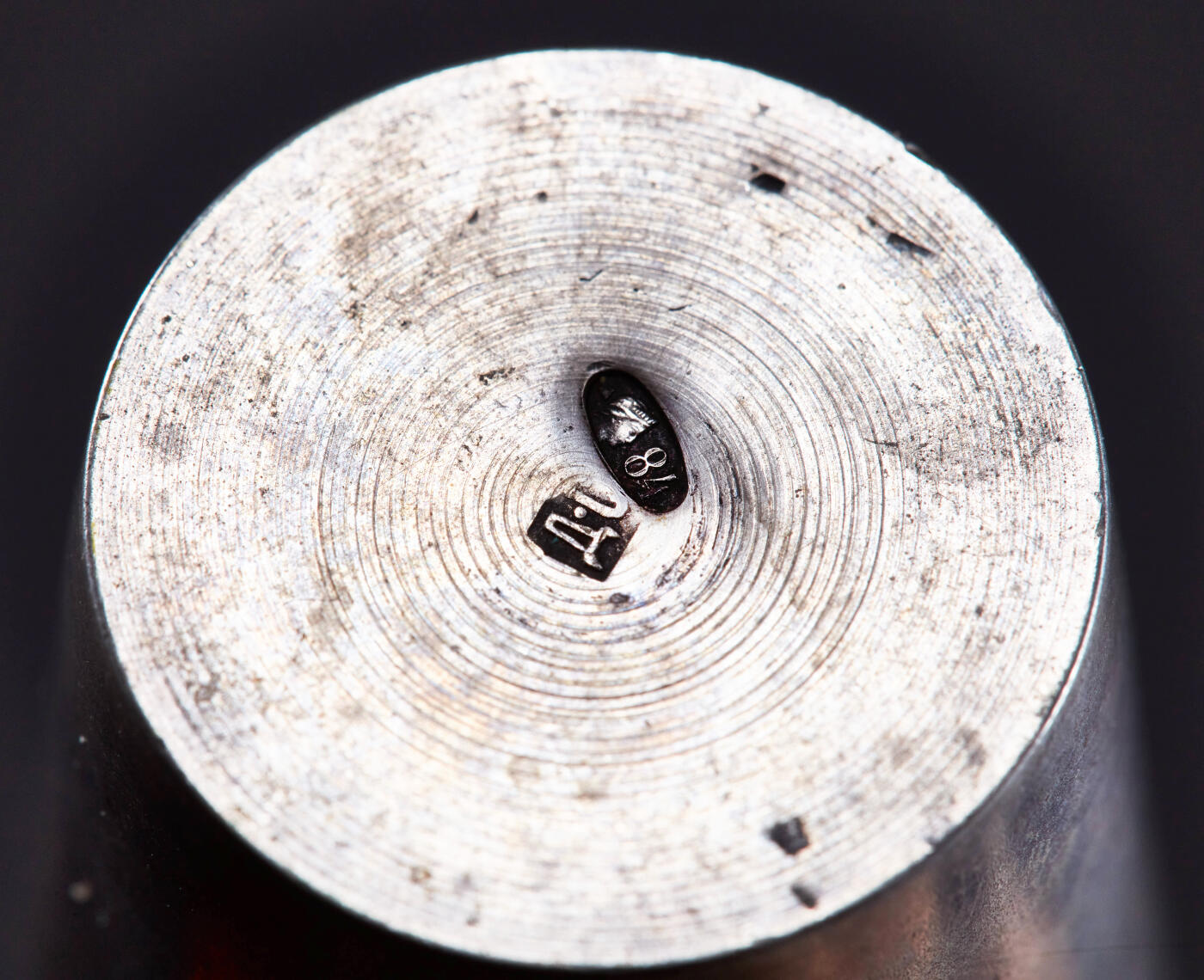 【俄甄集藏】马年新春第一拍 2026年(048)02-25星期三 晚 19:30 全场包邮 沙俄19世纪内镀金古董酒杯3支一组，伏特加杯高：52mm，口径：35mm；高角杯1号高：80mm，口径：30mm；高脚杯2号高：62mm，口径：40mm，总重量：82.39克，84戳记，含银量87.5%，俄系银器戳记为96进制，有磕碰变形