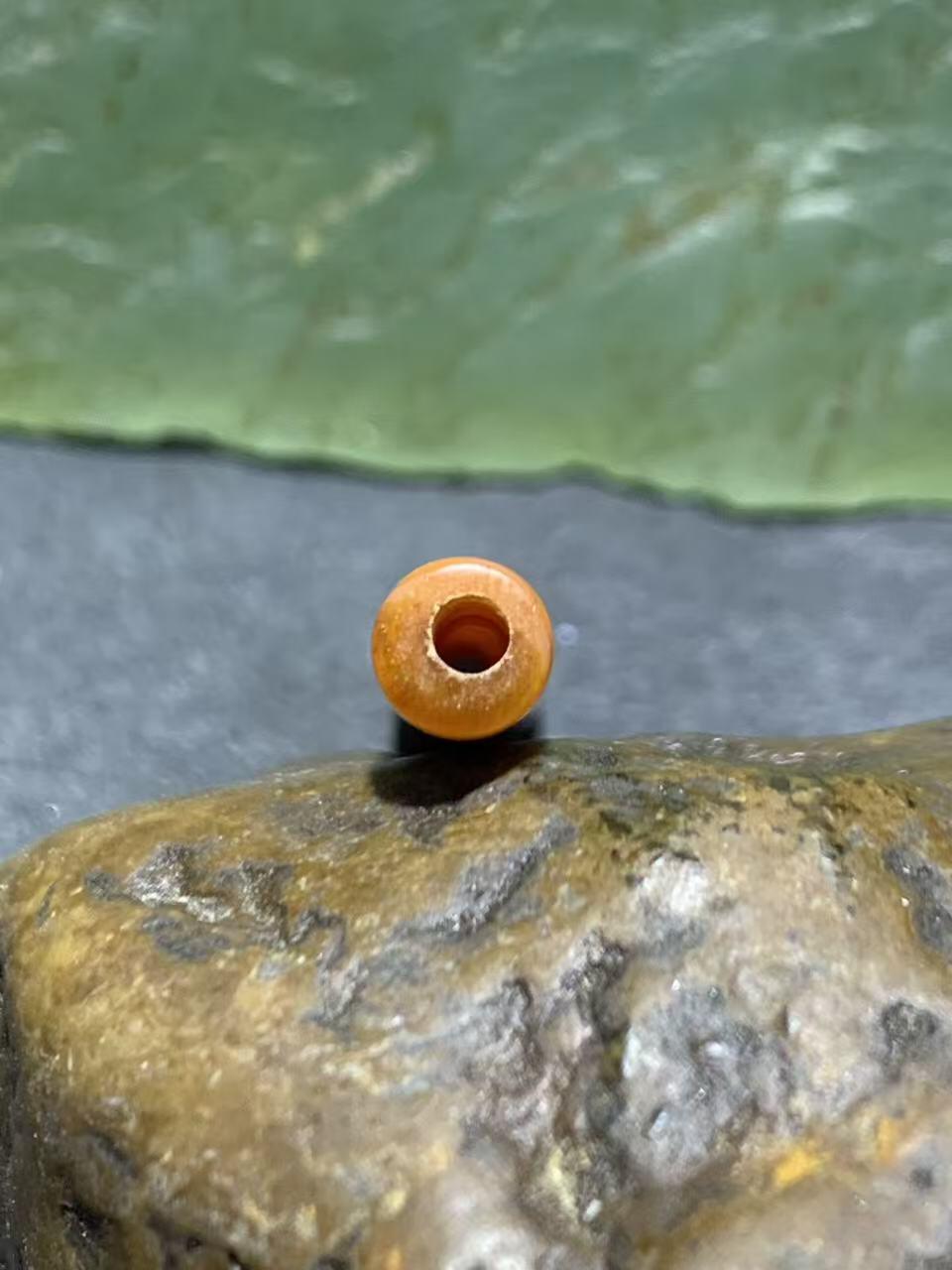 精美亚光高玉化酒红色千层纹缠丝玛瑙管珠一颗，