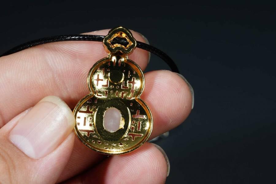 上海都达杂项专场十八（全场包邮） 天然镀金葫芦嵌和田玉蛋面挂件 附鉴定证书