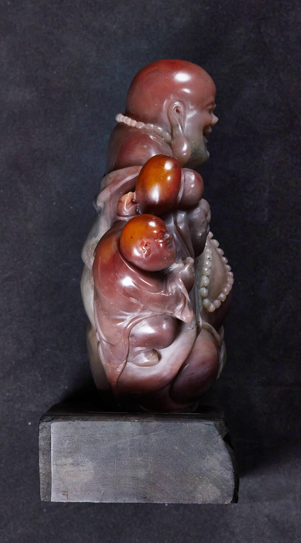 【俄甄集藏】马年新春第一拍 2026年(048)02-25星期三 晚 19:30 全场包邮 精美老挝石弥勒佛摆件（产地老挝），高：130mm，宽：110mm，厚：50mm，重量：834克，雕工精美，质地温润，带锦盒