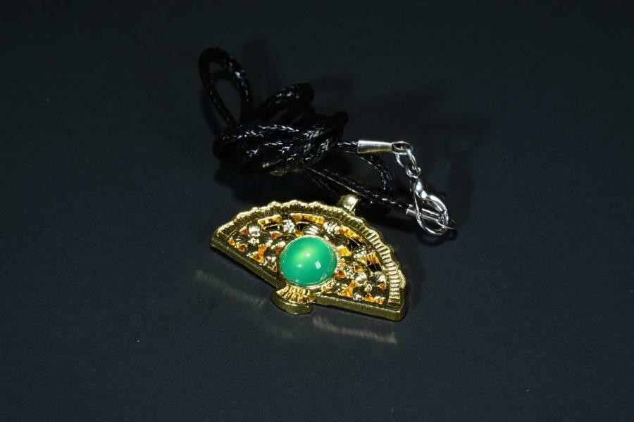 上海都达杂项专场十八（全场包邮） 天然镀金扇形嵌绿玛瑙蛋面挂件 附鉴定证书