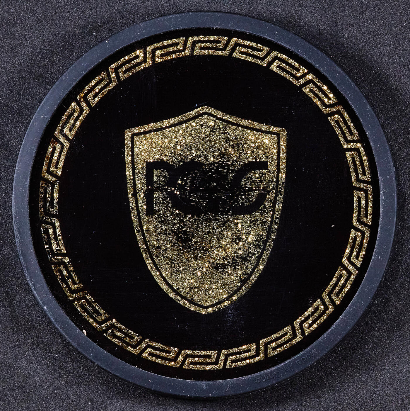 【俄甄集藏】马年新春第一拍 2026年(048)02-25星期三 晚 19:30 全场包邮 PCGS流金沙纪念杯垫 木制底座 款式二