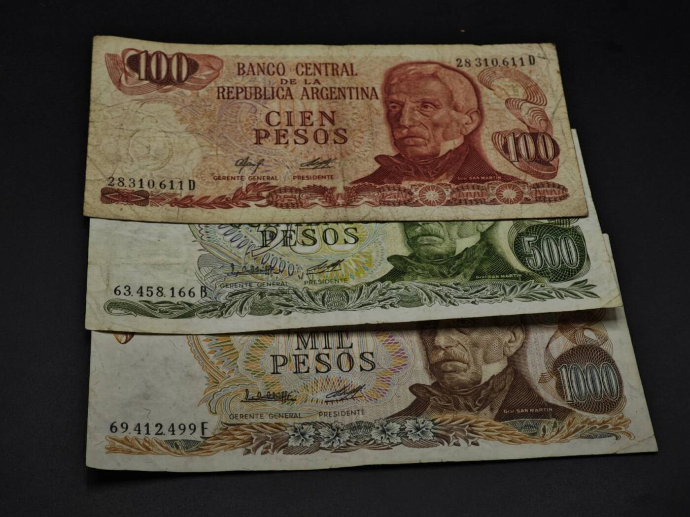 【淘币小摊】实时拍第八百五十九拍   无佣金福利纸币场   满百包邮可预留二周 每周一统一发货   阿根廷100-1000比索纸币3张【有折】