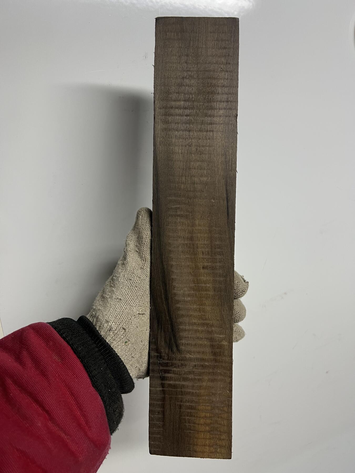 零元拍：NO.6 爆满金丝乌木金丝楠 可做镇尺 切牌子，无需打磨就已经金光闪闪。满金丝药香，尺寸约：35/6.3/3.3厚CM。