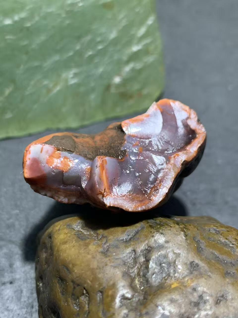 精美铁红皮开窗料紫罗兰南红玛瑙原石一颗