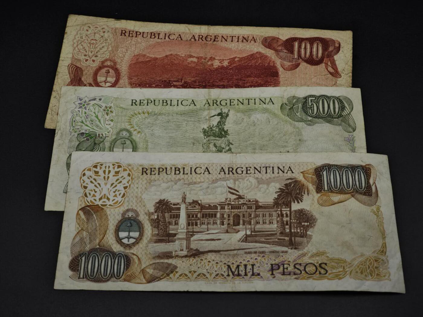 【淘币小摊】实时拍第八百五十九拍   无佣金福利纸币场   满百包邮可预留二周 每周一统一发货   阿根廷100-1000比索纸币3张【有折】