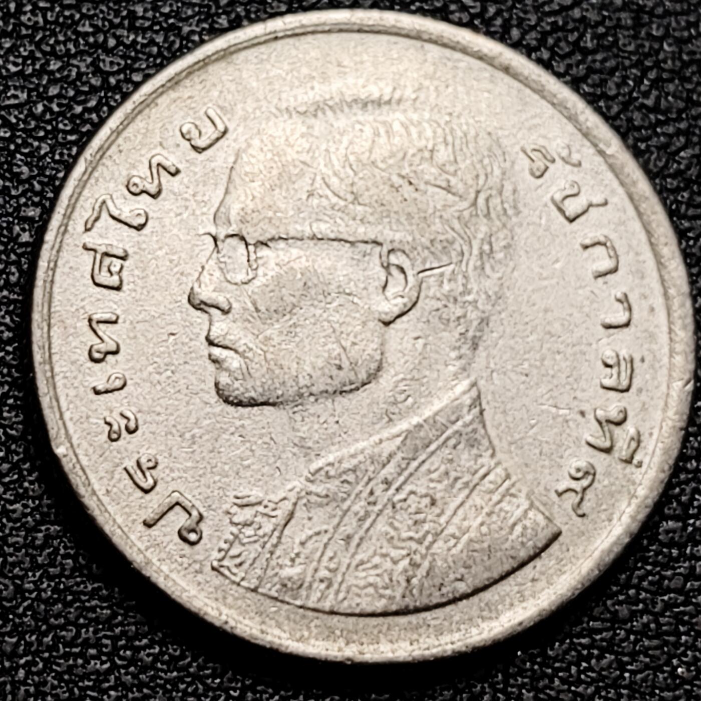 泉币菌-第180场- 精品福利场 泰国70年代1铢铜镍币，王室龙舟纪念，拉玛九世，25mm