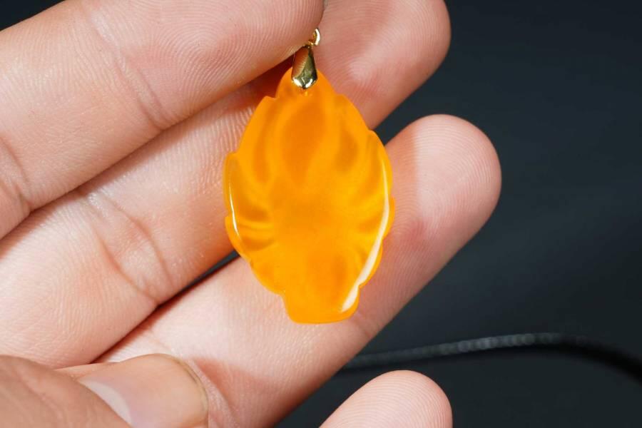 上海都达杂项专场十八（全场包邮） 天然黄玛瑙精雕《九尾狐》挂件附鉴定证书