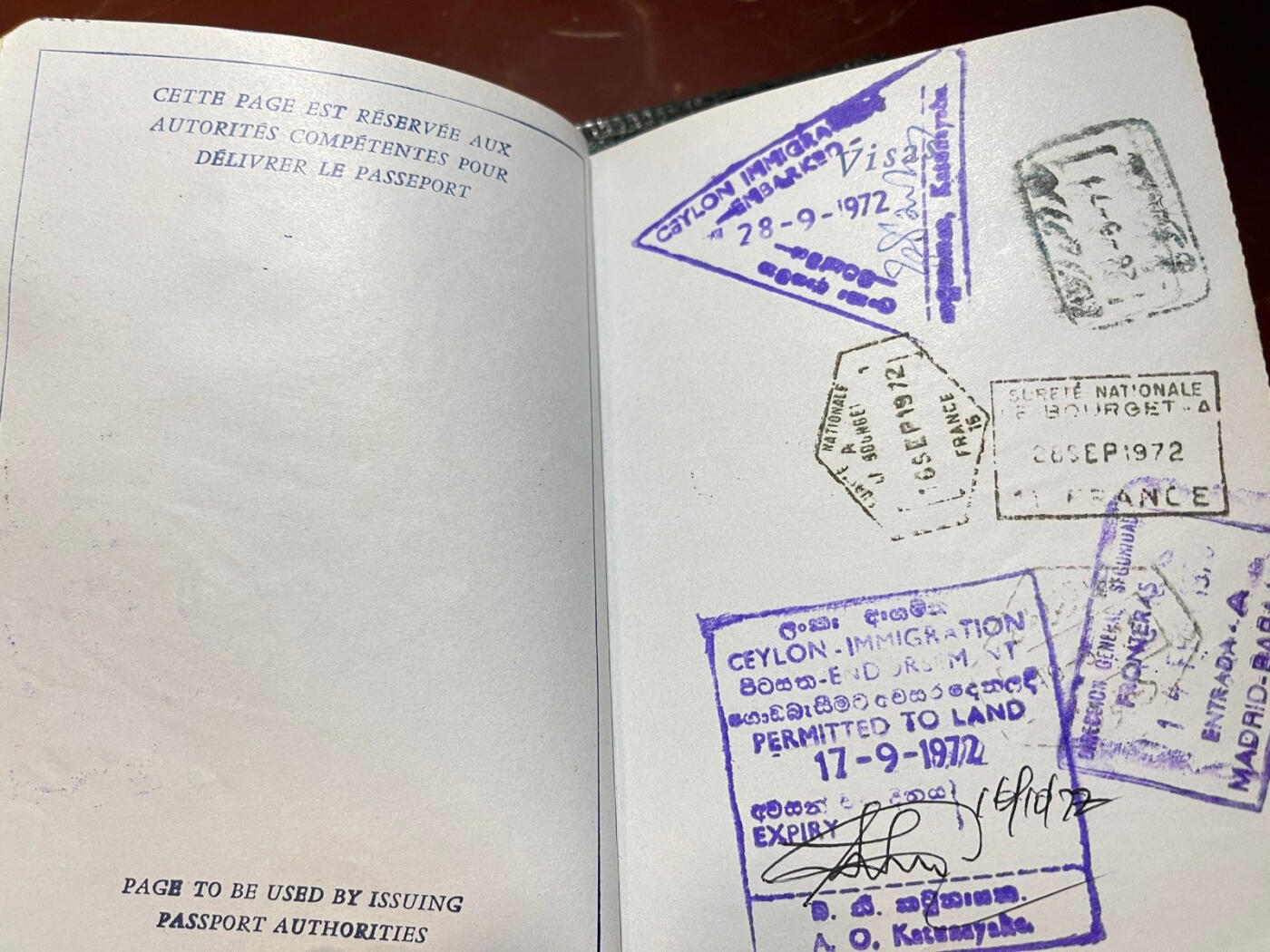 法国老版本过期护照真品原版收藏外皮和内胆（接受交换朝鲜苏联勋章）