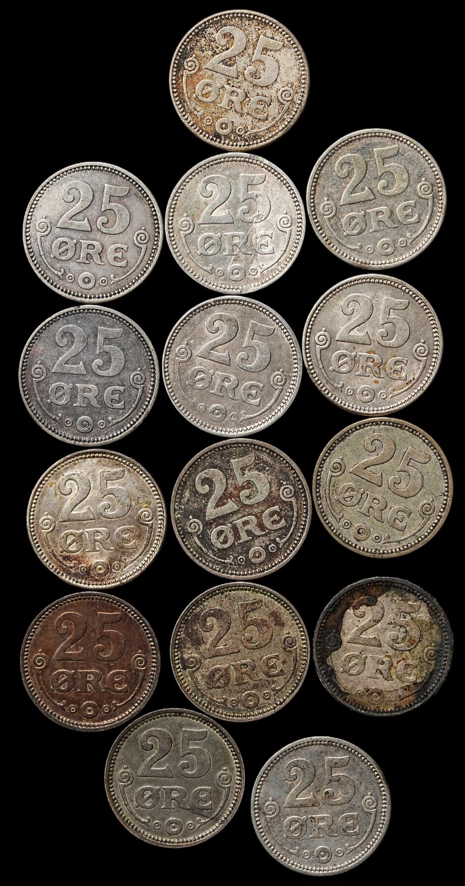 修遠堂世界钱币第103期 丹麦克里斯蒂安十世时期25欧尔银币一组，总重35.97g，含银60%，一枚不平