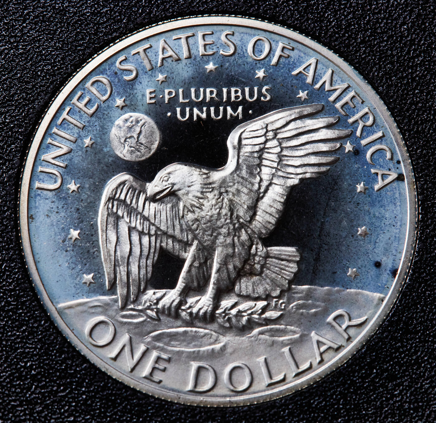 【俄甄集藏】马年新春第一拍 2026年(048)02-25星期三 晚 19:30 全场包邮 美国1972年S版艾森豪威尔精制飞鹰1美元大银币，原盒封装，重24.59克，400银，币有氧化