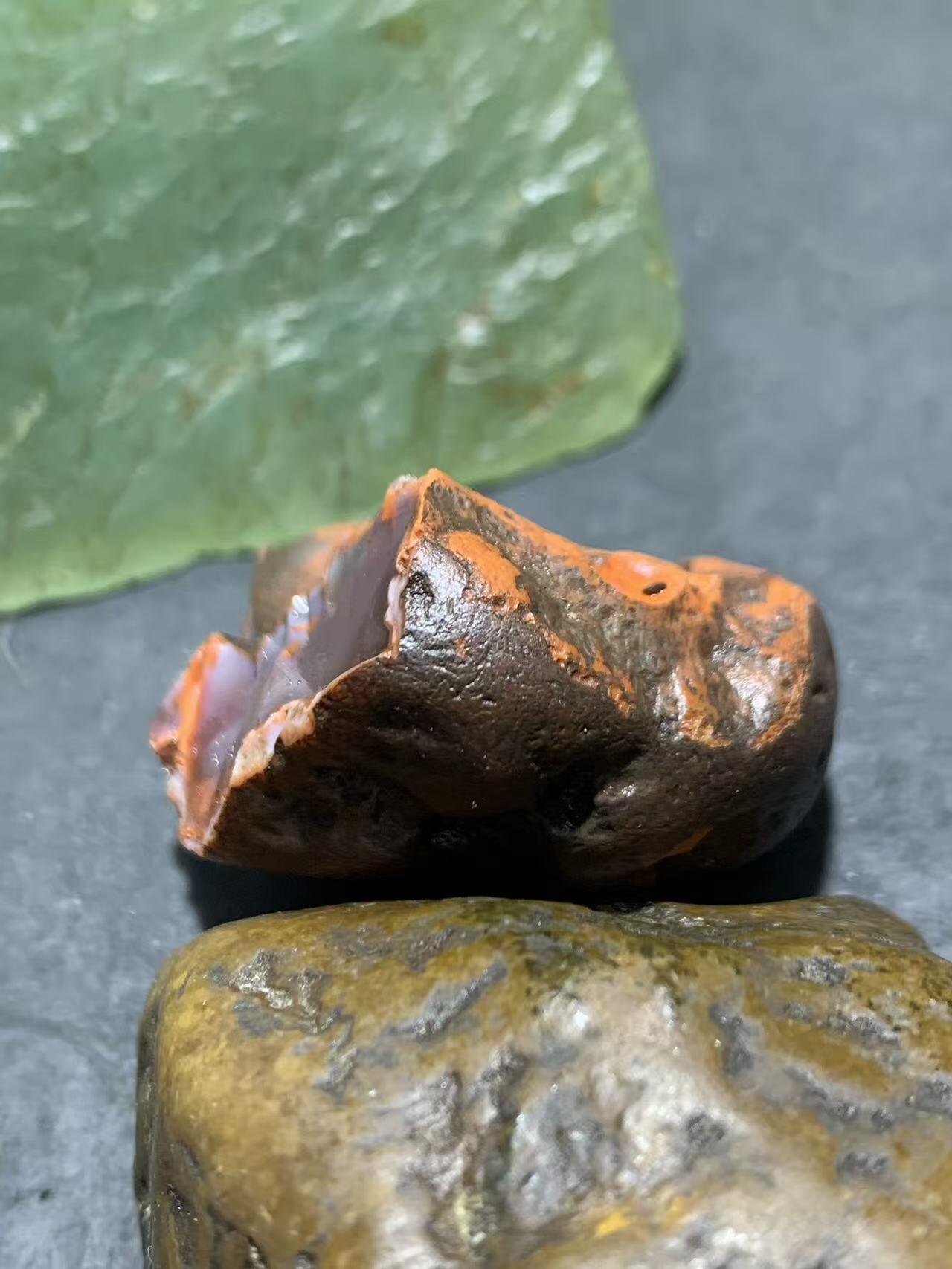 精美铁红皮开窗料紫罗兰南红玛瑙原石一颗