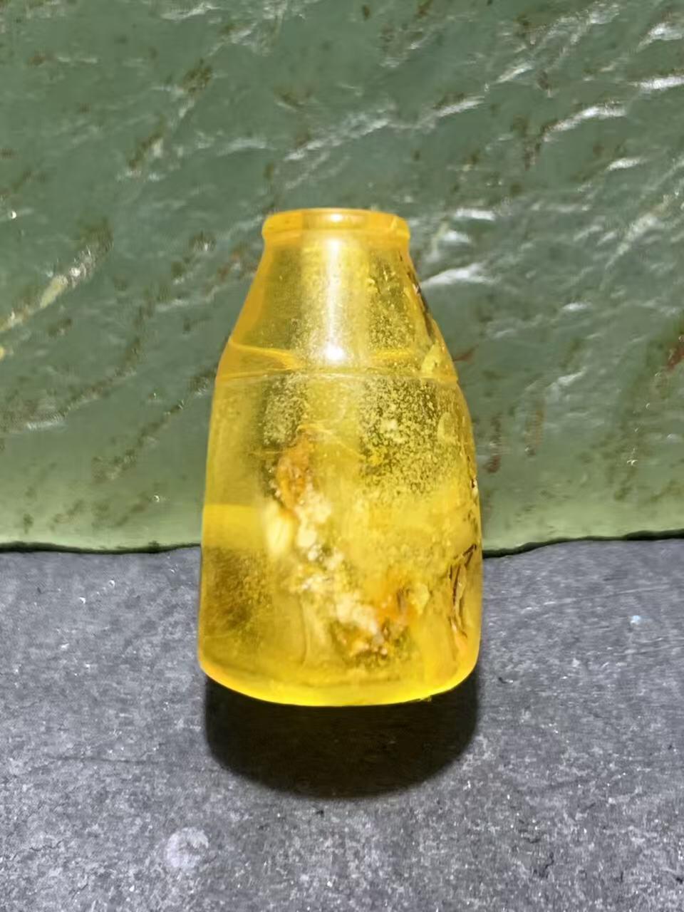 天然通货乌克兰蜜蜡一体佛头三通一个！