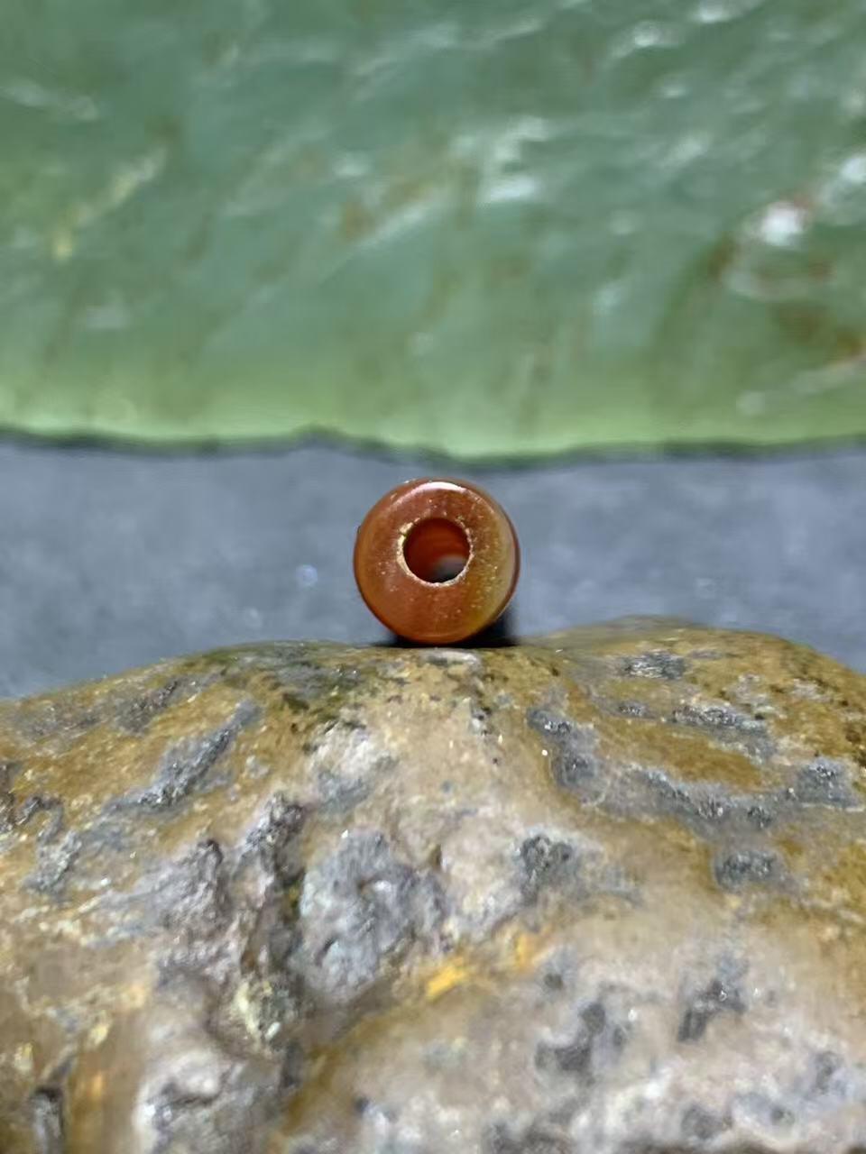 精美亚光高玉化酒红色千层纹缠丝玛瑙管珠一颗，