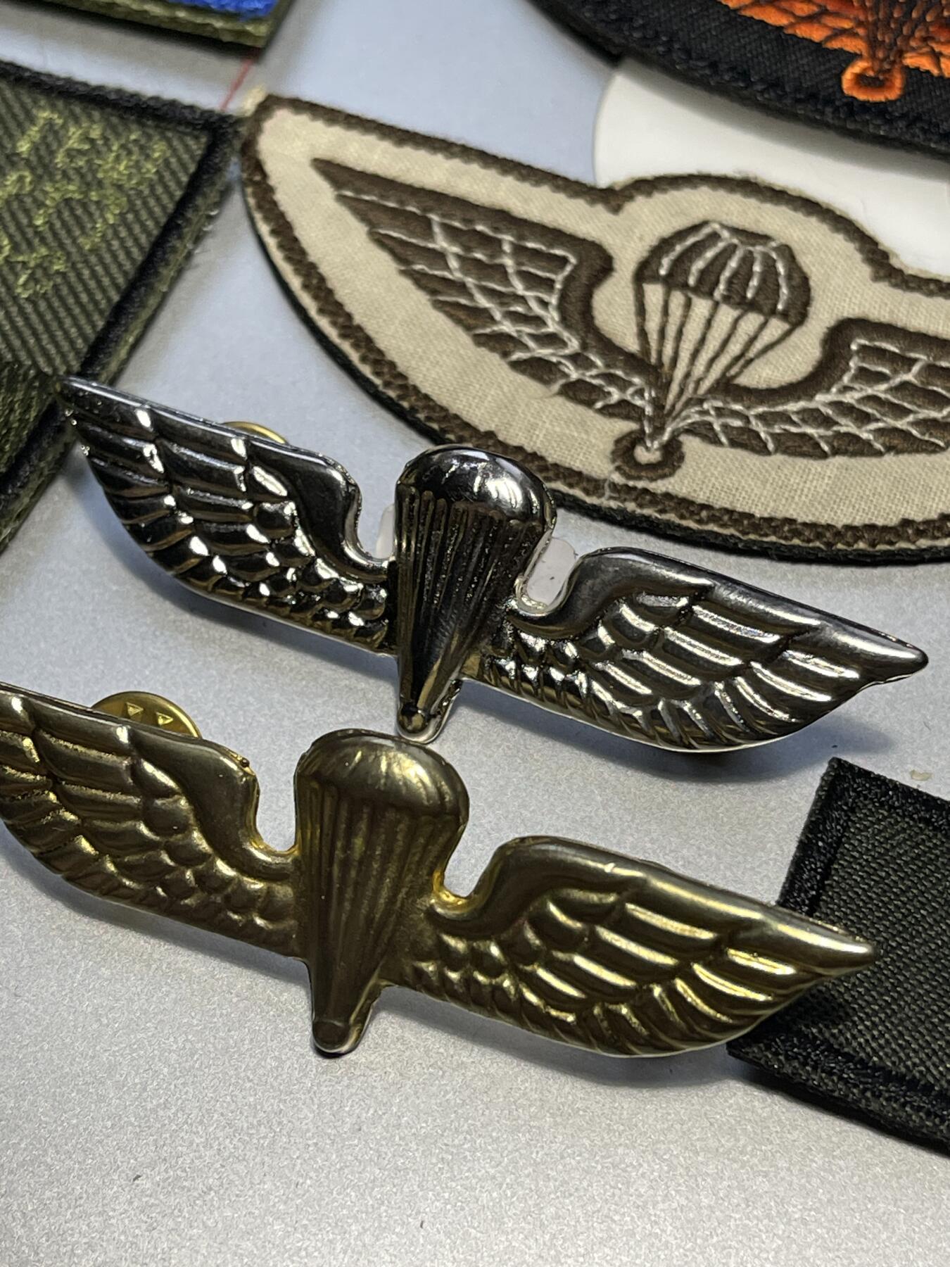 原版希腊伞兵空降兵伞降章山地兵雄鹰徽章一套出（可交换朝鲜苏联勋章奖章）