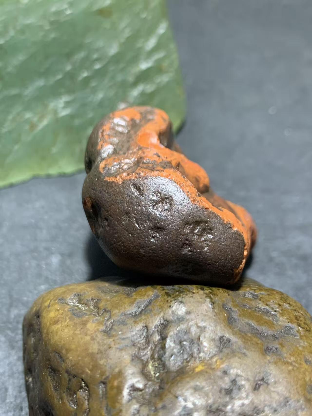 精美铁红皮开窗料紫罗兰南红玛瑙原石一颗