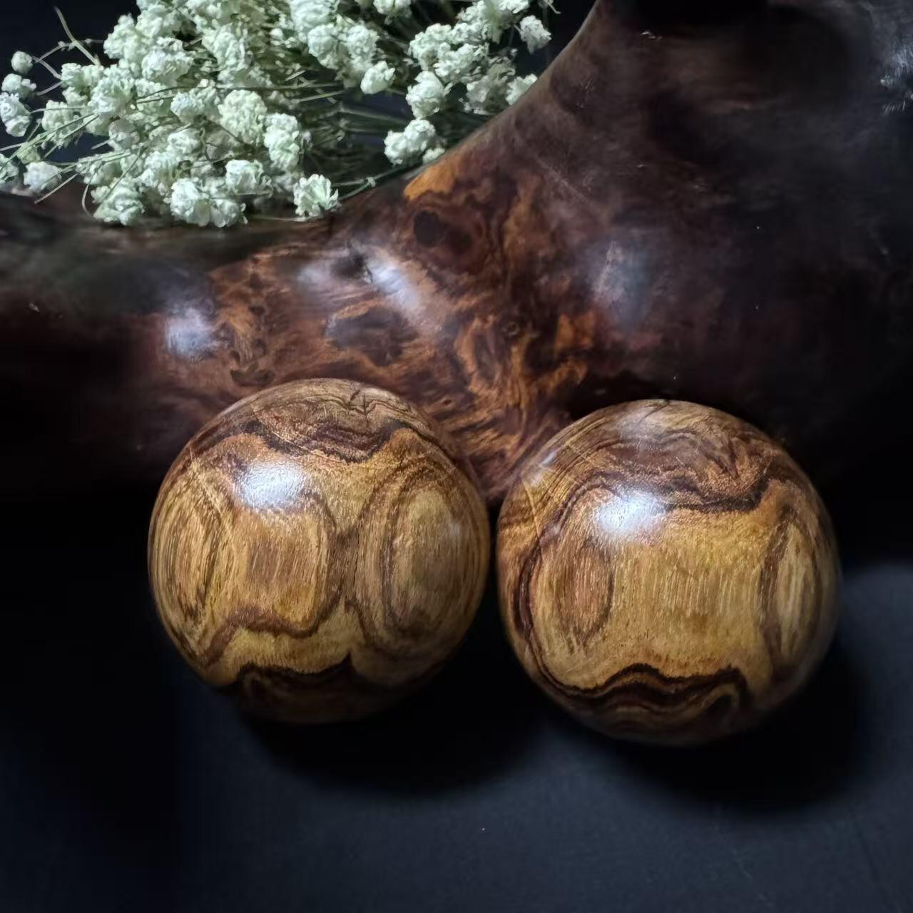 零元拍：  对眼海南黄花梨超大手球一对，尺寸：50MM