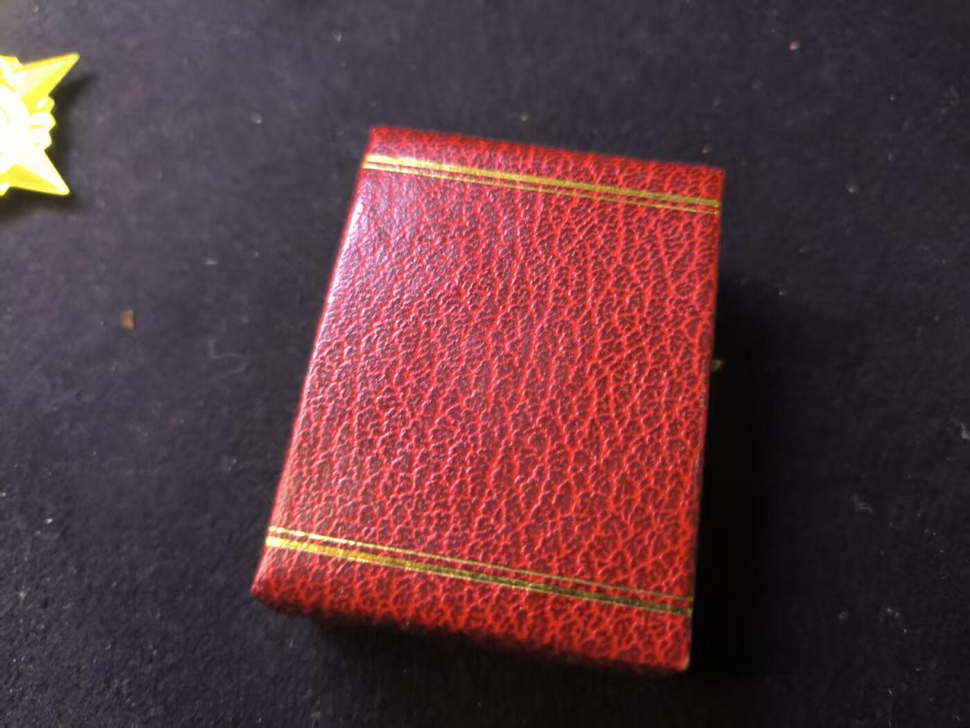 （店主清仓 大量自藏 制服徽章盛宴）罗岚⭐爱藏⭐甄选专拍第五场-分享拍场赚佣（实体经营） 民主德国 德意志民主共和国宪法袖珍本 配发给高级干部精装 赠友佳品