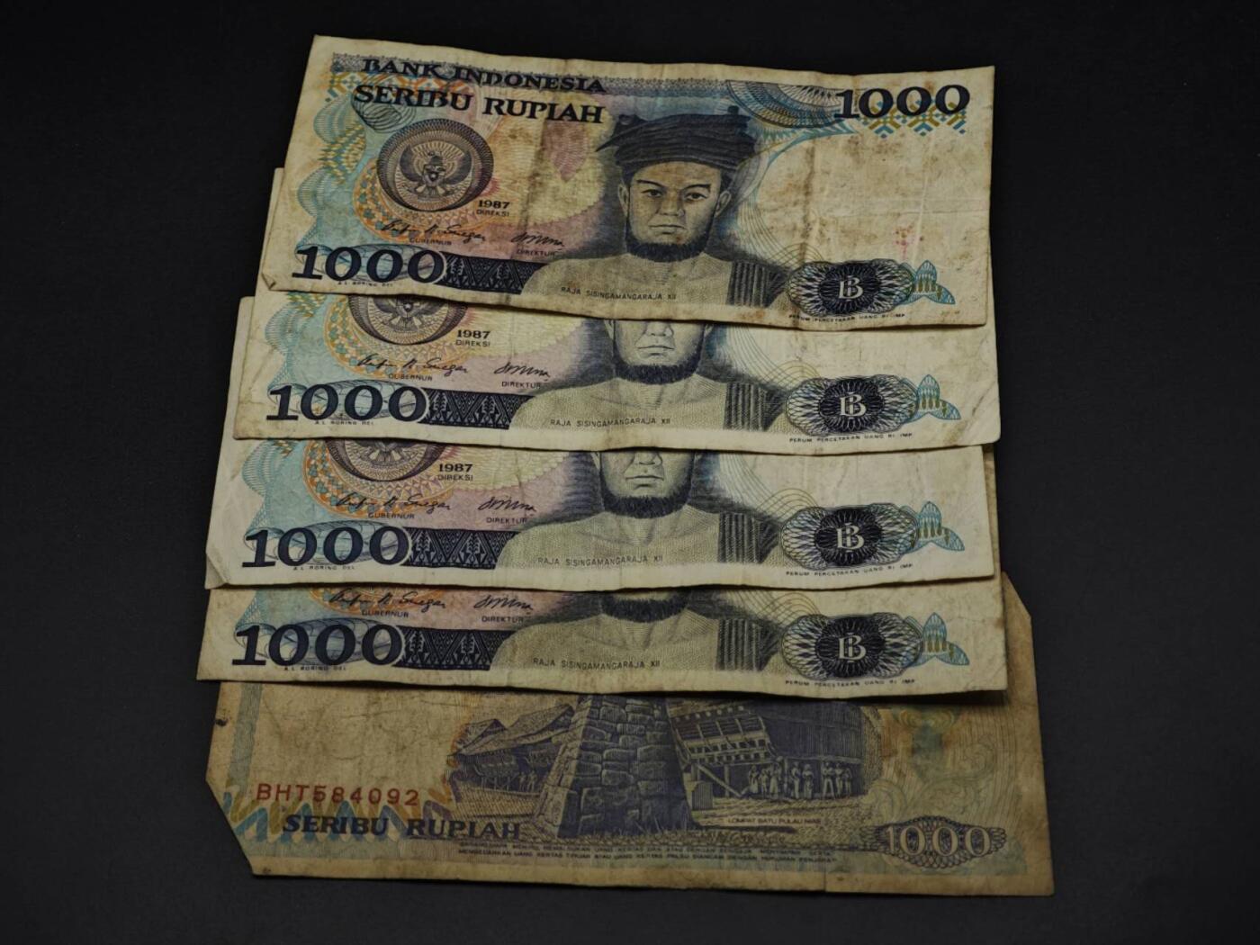 【淘币小摊】实时拍第八百五十九拍   无佣金福利纸币场   满百包邮可预留二周 每周一统一发货   印尼1000卢比纸币5张【有折】