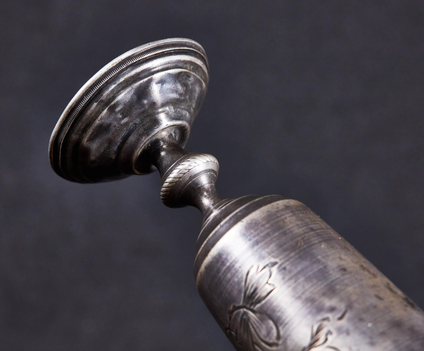 【俄甄集藏】马年新春第一拍 2026年(048)02-25星期三 晚 19:30 全场包邮 沙俄19世纪内镀金古董酒杯3支一组，伏特加杯高：52mm，口径：35mm；高角杯1号高：80mm，口径：30mm；高脚杯2号高：62mm，口径：40mm，总重量：82.39克，84戳记，含银量87.5%，俄系银器戳记为96进制，有磕碰变形