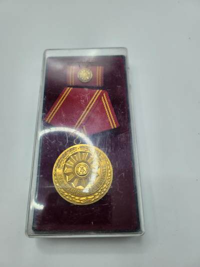 南水社第二次拍卖 民主德国内务部25年忠诚服役金质奖章 完好品相 带盒略