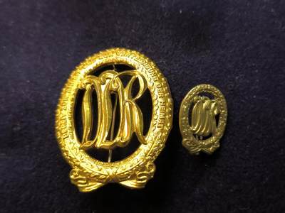 （店主清仓 大量自藏 制服徽章盛宴）罗岚⭐爱藏⭐甄选专拍第五场-分享拍场赚佣（实体经营） - 民主德国金级体育体能章 大版带mini一套