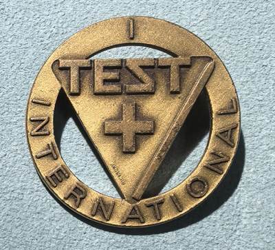 盛世勋华——号角文化勋章邮票专场拍卖第303期 - 瑞士国际滑雪比赛第一名证章 带知名勋章生产商Huguenin厂标