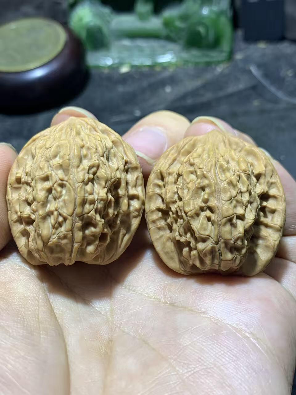 精美稀有小众凤凰岭狮子头手捻麻核桃文玩核桃一对，