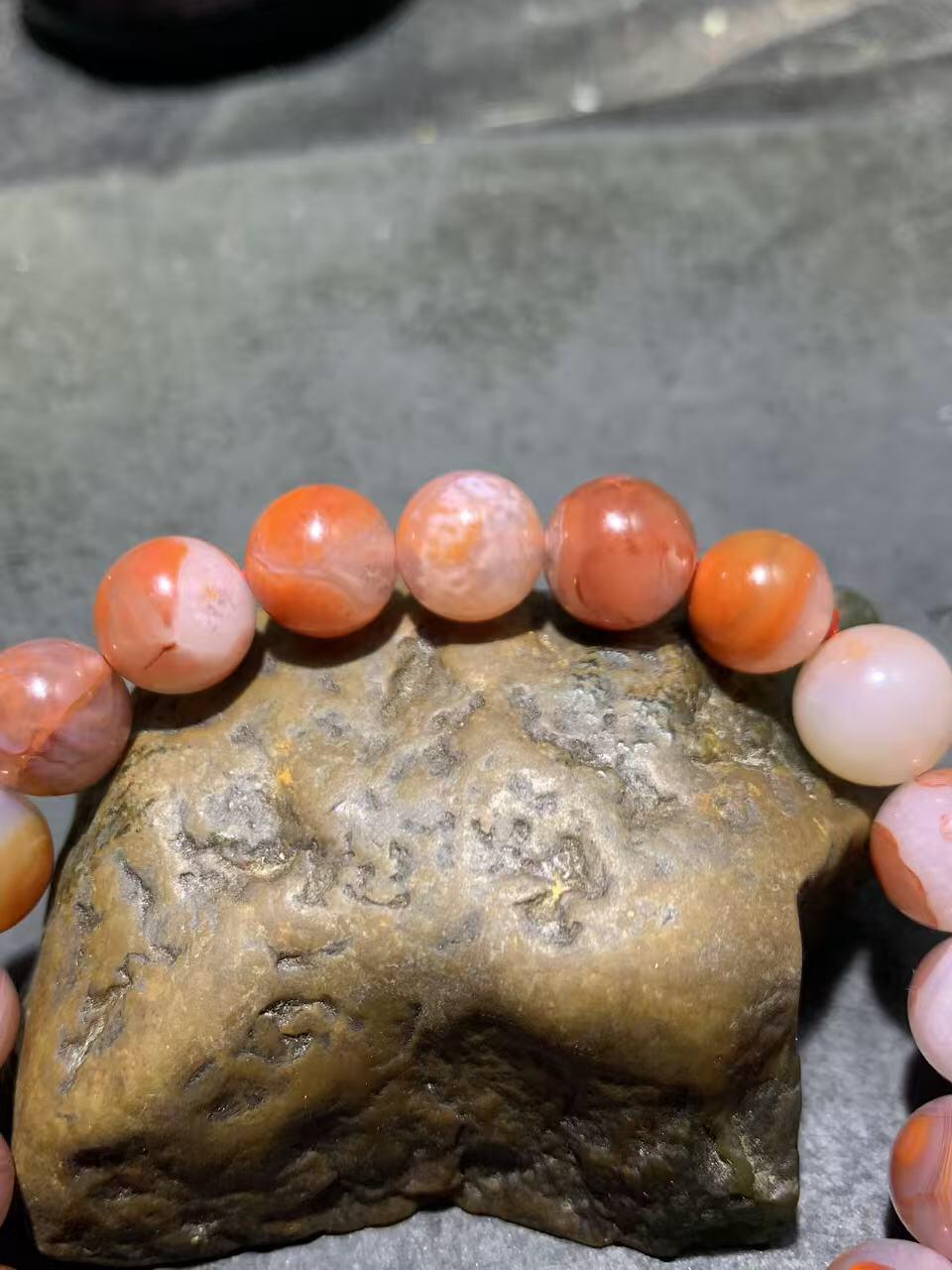 精美川料南红玛瑙单圈手串一条，