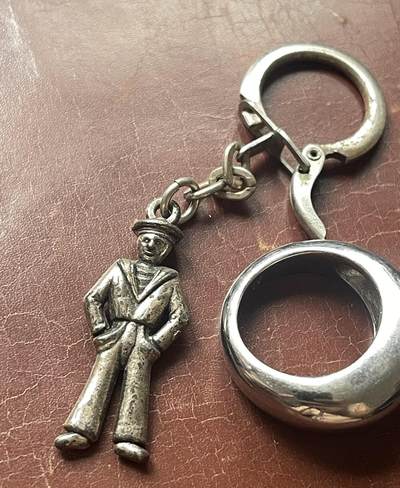 法国二战时期老海军钥匙链水兵人物形象银色（可交换朝鲜苏联勋章奖章） - 法国二战时期老海军钥匙链水兵人物形象银色（可交换朝鲜苏联勋章奖章）