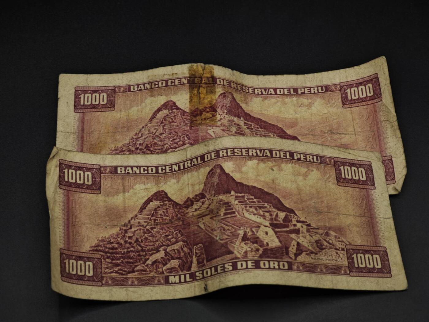 【淘币小摊】实时拍第八百五十九拍   无佣金福利纸币场   满百包邮可预留二周 每周一统一发货   秘鲁1000索尔纸币2张【有折】