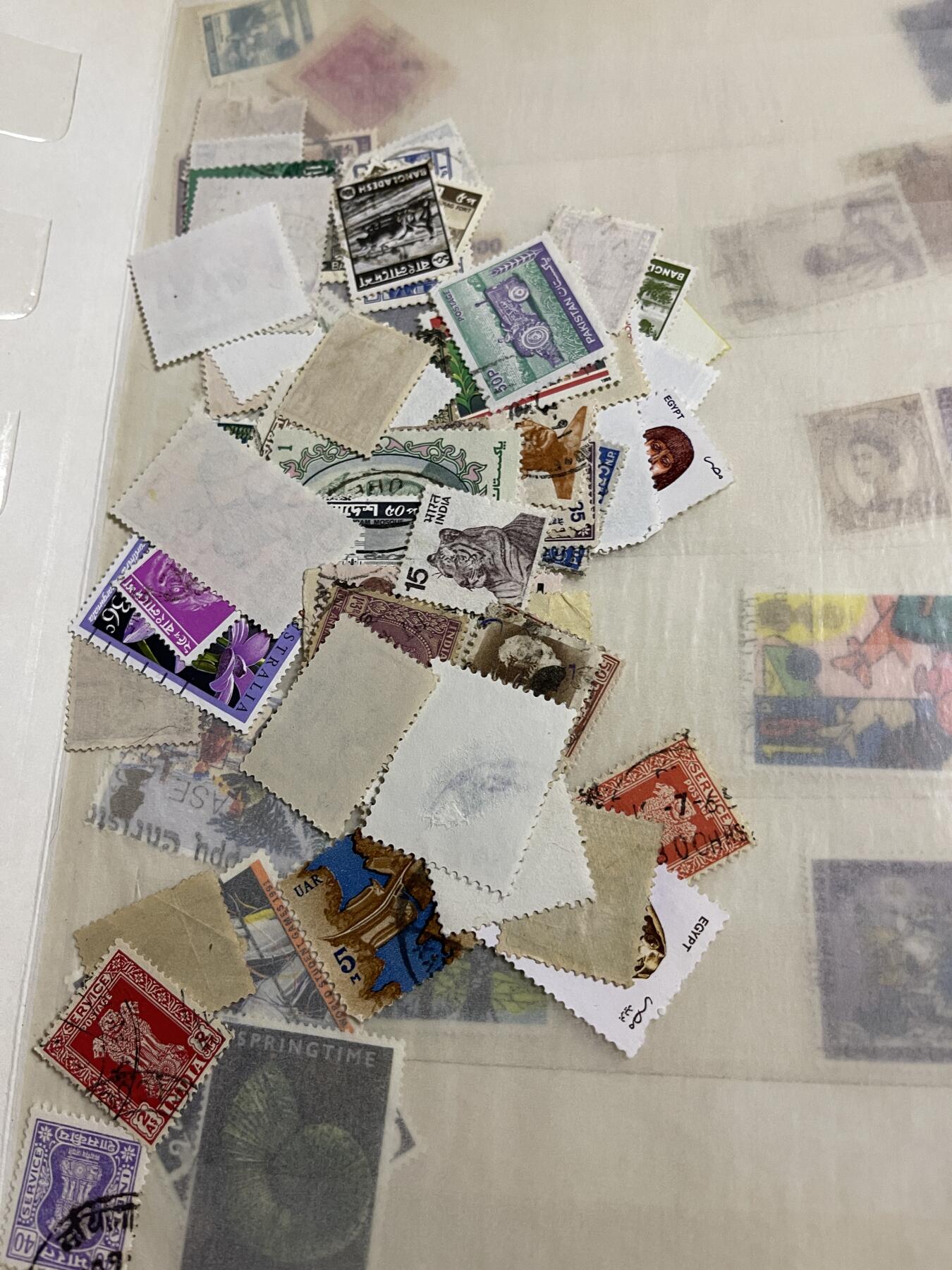 自己90年代收藏的国内欧州邮票两本一起出（可交换朝鲜苏联勋章奖章）