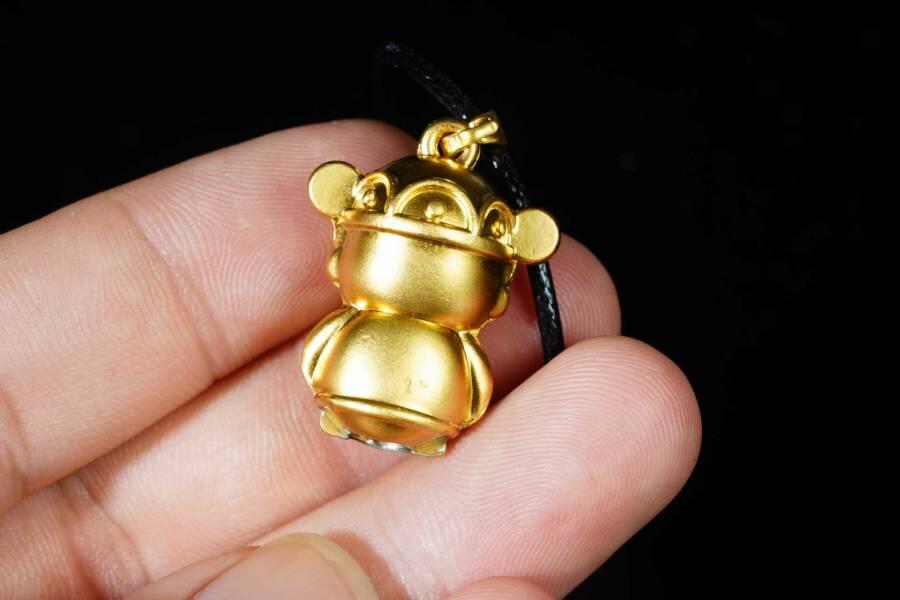 上海都达杂项专场十八（全场包邮） 天然镀金财神爷嵌和田玉蛋面挂件 附鉴定证书