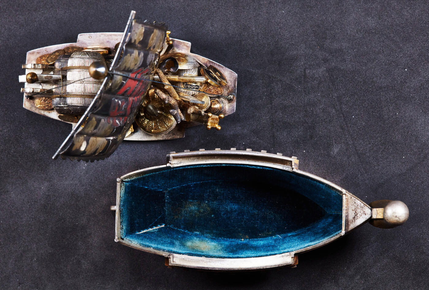 【俄甄集藏】马年新春第一拍 2026年(048)02-25星期三 晚 19:30 全场包邮 日本1960年代武比古名家作品传统银质鎏金宝船摆件，高：150mm，长：165mm，宽：65mm，重量：457.1克，925银，纯手工制作，工艺复杂，全品难得