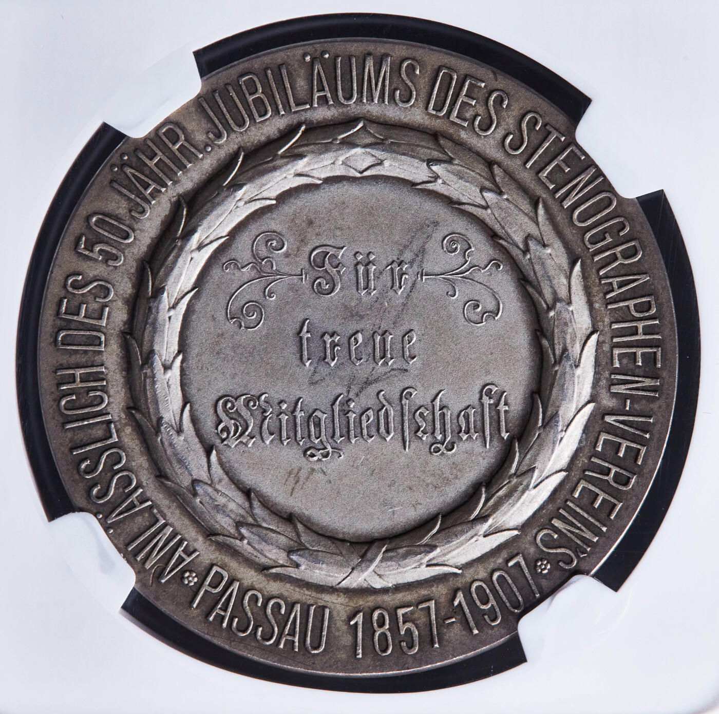 【俄甄集藏】马年新春第一拍 2026年(048)02-25星期三 晚 19:30 全场包邮 德国1907年纪念帕绍市速记协会成立50周年大银章，NGC MS62，少见品种，设计精美，直径：40mm