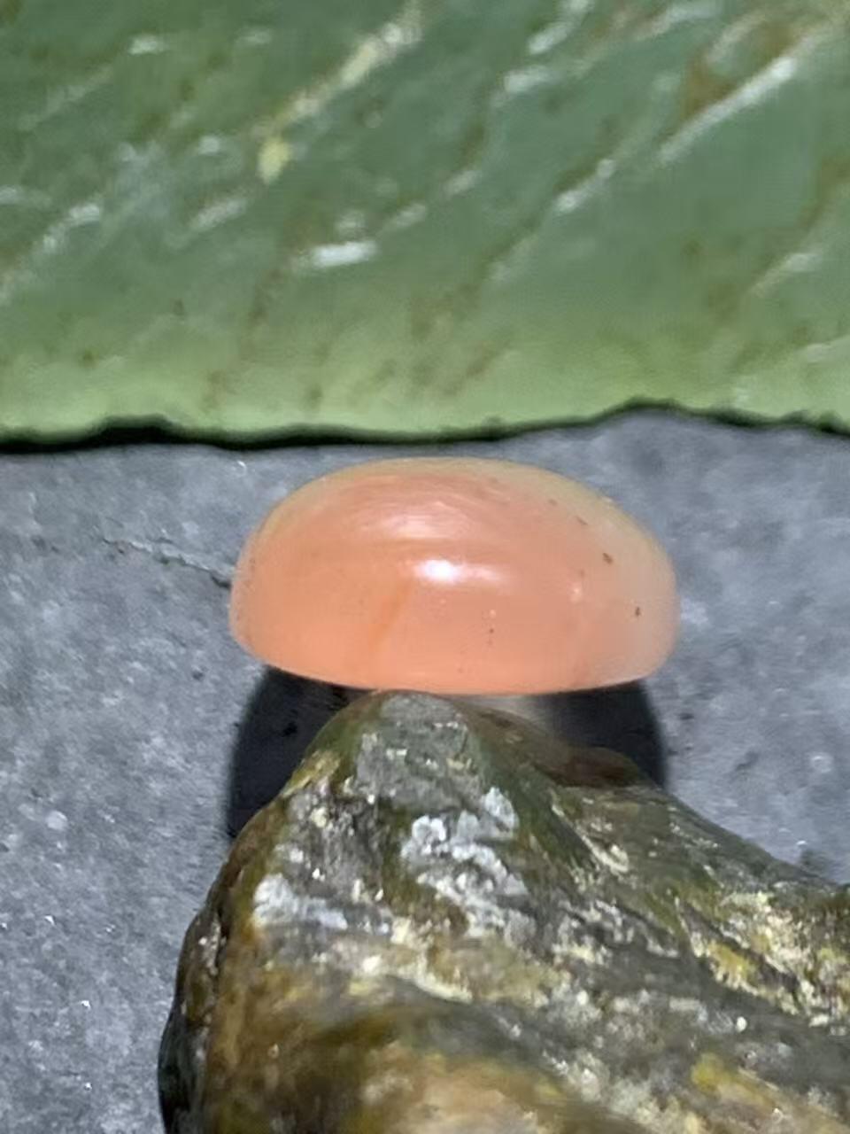 精美南红玛瑙荔枝冻飘红戒面一个，