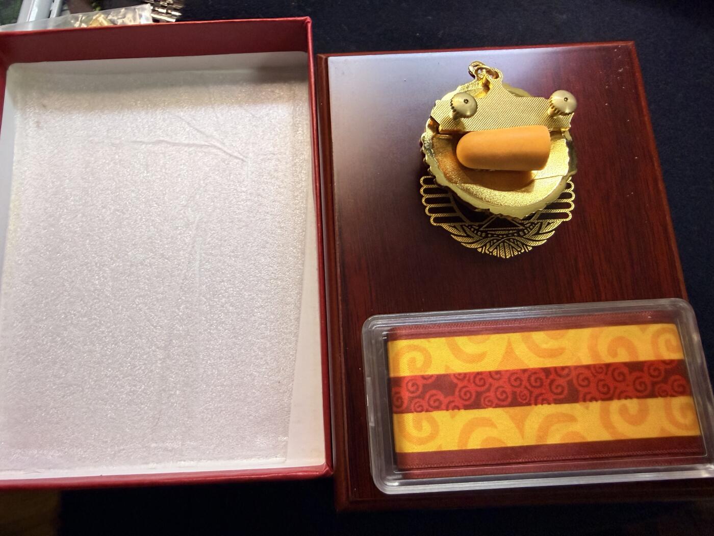 （店主清仓 大量自藏 制服徽章盛宴）罗岚⭐爱藏⭐甄选专拍第五场-分享拍场赚佣（实体经营） 和平使命纪念章 一套带盒 授予参与维和行动、联合反恐、联合军演、援外活动等任务的官、文职和士兵